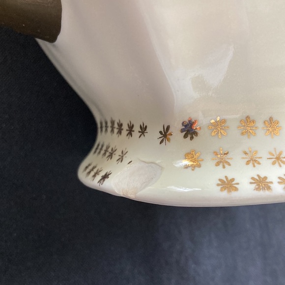 Vintage Hall 6 Cup Ivory Gold Teapot - Picture 14 of 16